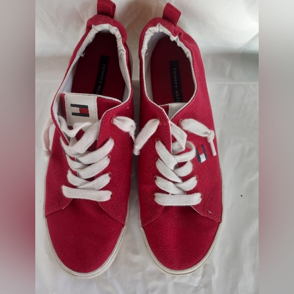 Tommy Hilfiger Sexy Red Fabric Activity Shoe. Size 8 - Picture 6 of 8